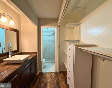 6001 Arlington Boulevard - Photo Thumbnail 10
