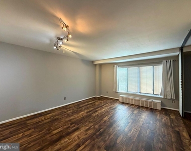 6001 Arlington Boulevard - Photo Thumbnail 6