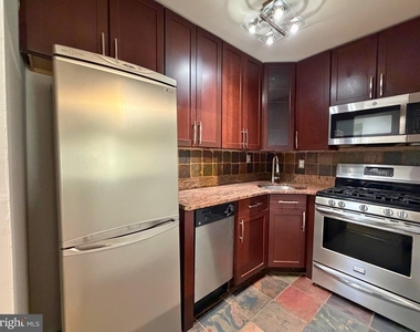 6001 Arlington Boulevard - Photo Thumbnail 1