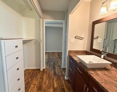 6001 Arlington Boulevard - Photo Thumbnail 12