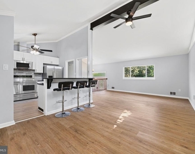 8110 Springfield Village Drive - Photo Thumbnail 10