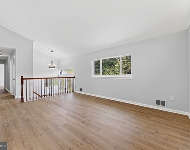 8110 Springfield Village Drive - Photo Thumbnail 8