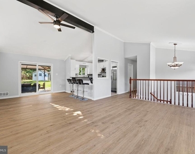 8110 Springfield Village Drive - Photo Thumbnail 7