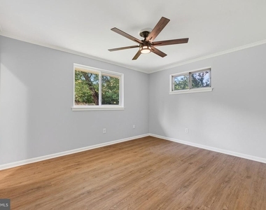 8110 Springfield Village Drive - Photo Thumbnail 14