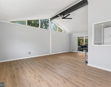 8110 Springfield Village Drive - Photo Thumbnail 5