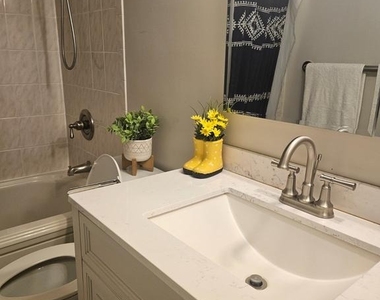 4415 Briarwood Court N - Photo Thumbnail 5