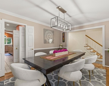 8715 Shadowlake Way - Photo Thumbnail 9