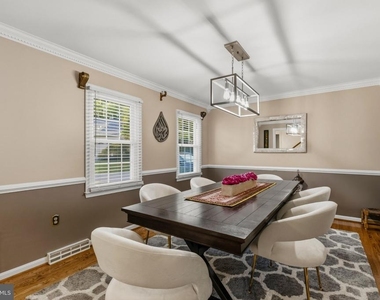 8715 Shadowlake Way - Photo Thumbnail 6