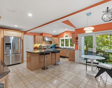 8715 Shadowlake Way - Photo Thumbnail 10
