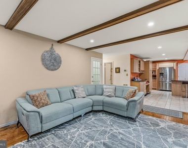 8715 Shadowlake Way - Photo Thumbnail 5