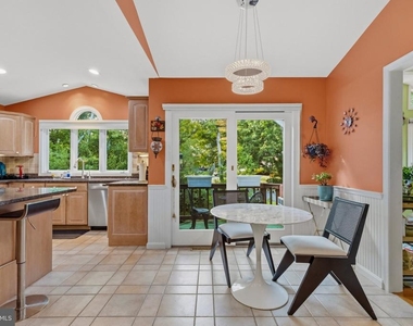 8715 Shadowlake Way - Photo Thumbnail 11