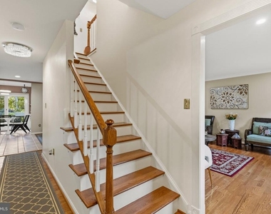 8715 Shadowlake Way - Photo Thumbnail 2