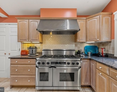 8715 Shadowlake Way - Photo Thumbnail 14