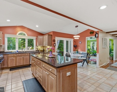 8715 Shadowlake Way - Photo Thumbnail 13