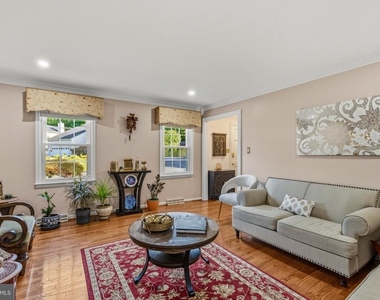 8715 Shadowlake Way - Photo Thumbnail 7