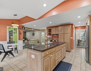 8715 Shadowlake Way - Photo Thumbnail 15