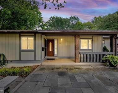 1002 Charlton Place - Photo Thumbnail 51