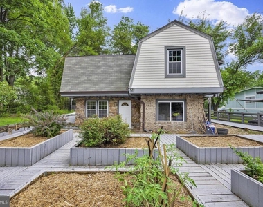 1002 Charlton Place - Photo Thumbnail 38