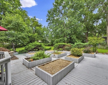 1002 Charlton Place - Photo Thumbnail 41