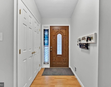1002 Charlton Place - Photo Thumbnail 13