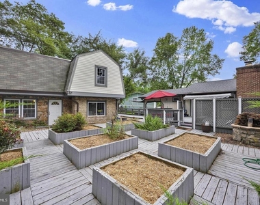 1002 Charlton Place - Photo Thumbnail 40