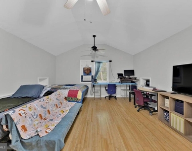 1002 Charlton Place - Photo Thumbnail 25