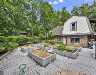 1002 Charlton Place - Photo Thumbnail 43