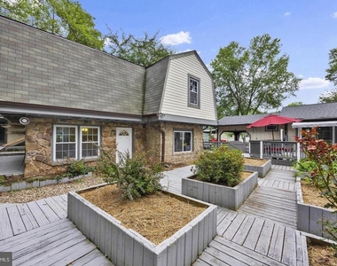 1002 Charlton Place - Photo Thumbnail 39