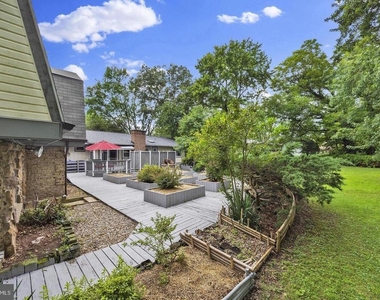 1002 Charlton Place - Photo Thumbnail 42
