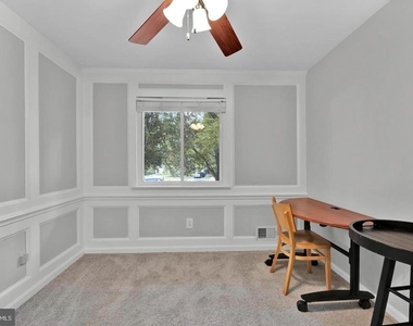 1002 Charlton Place - Photo Thumbnail 15