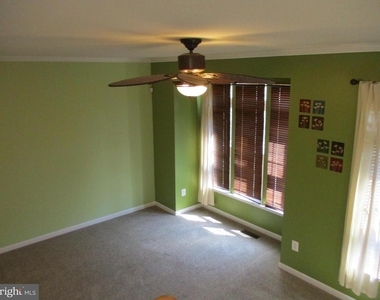 9102 Marie Court - Photo Thumbnail 8