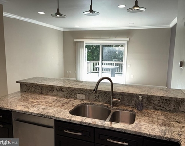 7160 Westfield Court - Photo Thumbnail 5