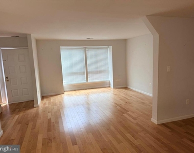 6062 Hollow Hill Lane - Photo Thumbnail 4