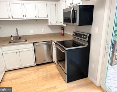 6062 Hollow Hill Lane - Photo Thumbnail 6
