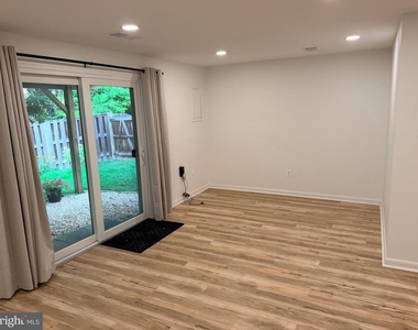 6062 Hollow Hill Lane - Photo Thumbnail 18