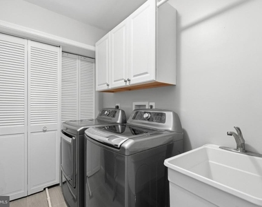 6924 Mclean Park Manor Court - Photo Thumbnail 19