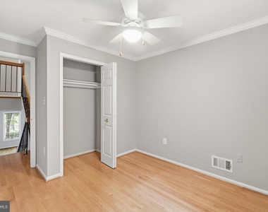 6924 Mclean Park Manor Court - Photo Thumbnail 9