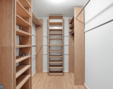 6924 Mclean Park Manor Court - Photo Thumbnail 16