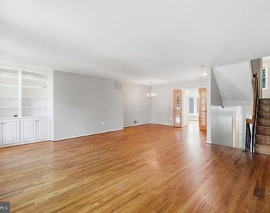 6924 Mclean Park Manor Court - Photo Thumbnail 3