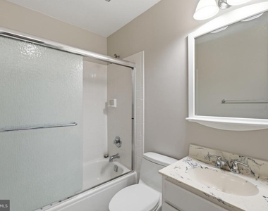 6924 Mclean Park Manor Court - Photo Thumbnail 5