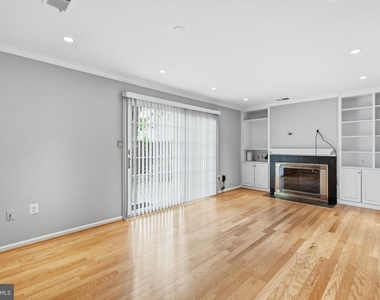 6924 Mclean Park Manor Court - Photo Thumbnail 17