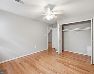 6924 Mclean Park Manor Court - Photo Thumbnail 7