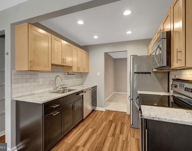 551 Florida Avenue - Photo Thumbnail 2