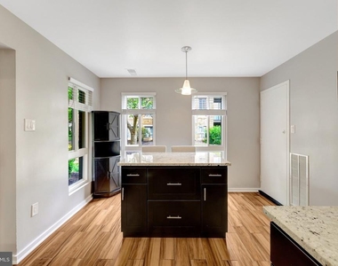 551 Florida Avenue - Photo Thumbnail 6