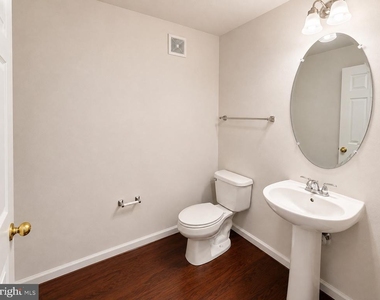 6076 Wicker Lane - Photo Thumbnail 8