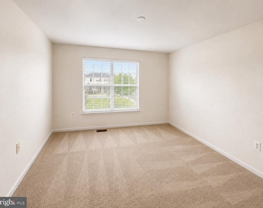 6076 Wicker Lane - Photo Thumbnail 13