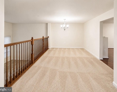 6076 Wicker Lane - Photo Thumbnail 4