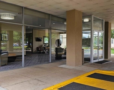 6621 E Wakefield Drive - Photo Thumbnail 5