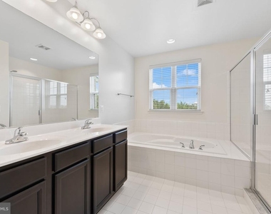 106 Splendor Garden Way - Photo Thumbnail 24