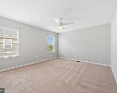 106 Splendor Garden Way - Photo Thumbnail 20